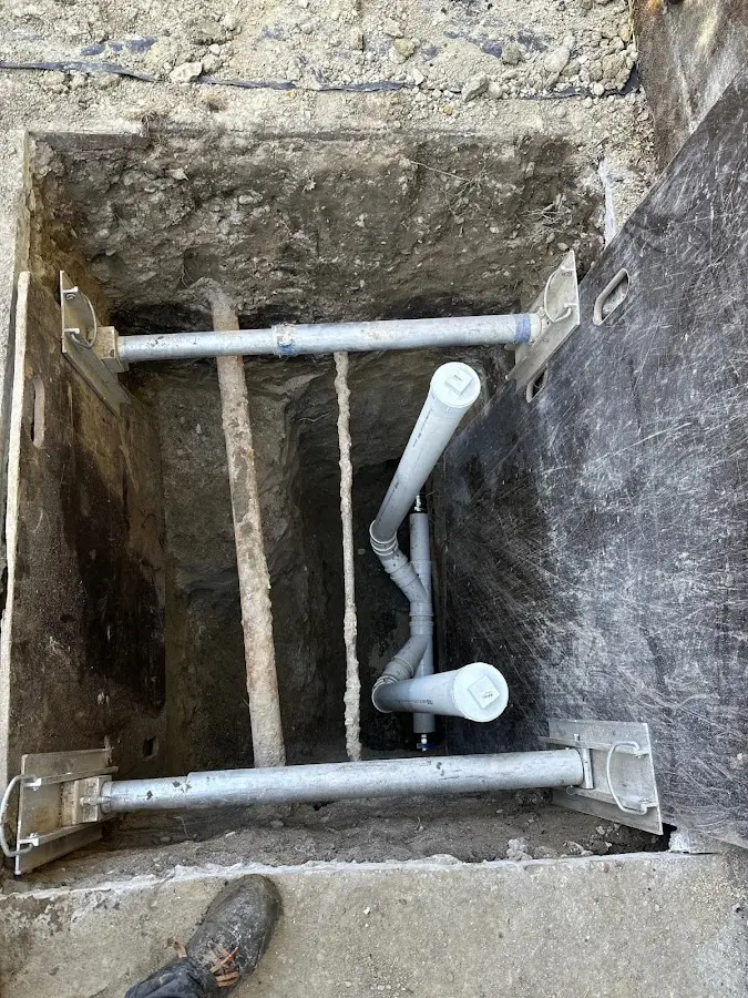 Experienced plumber completing Drain Cleaning work in El Cerrito